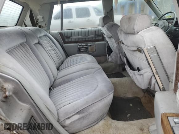 ✅ 1978 Cadillac Seville • VIN: 6D69S99204903 • Lot: 44545155. Wystawiony na Copart z przebiegiem 74 874 mil. Bezpłatny archiwum sprzedaży aukcyjnych z USA i szczegółowy raport historii pojazdu na DreamBid. Zdjęcie 10.