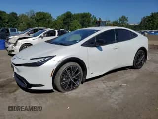 2024 Toyota Prius LE с VIN JTDADABU2R3014573, выставлен на аукционе Copart как лот 67264525 с пробегом 4 807 миль миль и На запчасти • Non repairable. История ставок и продаж доступна на DreamBid. Изображение 1.