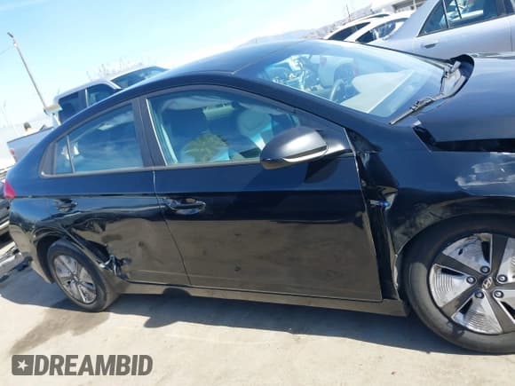 ✅ 2017 Hyundai Ioniq Blue • VIN: KMHC65LC1HU039615 • Lot: 40898673. Wystawiony na IAAI z przebiegiem 100 798 mil. Bezpłatny archiwum sprzedaży aukcyjnych z USA i szczegółowy raport historii pojazdu na DreamBid. Zdjęcie 14.