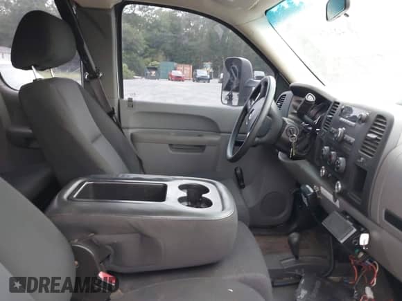 ✅ 2013 Chevrolet Silverado 2500HD Work Truck • VIN: 1GC2KVCG2DZ385023 • Lot: 42302809. Wystawiony na IAAI z przebiegiem 311 928 mil. Bezpłatny archiwum sprzedaży aukcyjnych z USA i szczegółowy raport historii pojazdu na DreamBid. Zdjęcie 5.