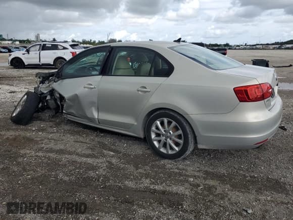 ✅ 2011 Volkswagen Jetta SE • VIN: 3VWDZ7AJ9BM377981 • Лот: 81331385. Опубликован ранее на Copart с пробегом 173 261 миль. Бесплатный доступ к архиву аукционных продаж из США и подробный отчёт об истории автомобиля на DreamBid. Изображение 2.