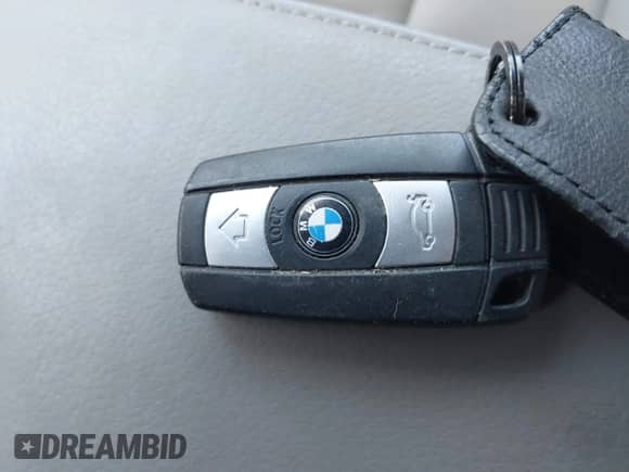 2006 BMW 3 Series 325i z VIN WBAVB13546PT26281, wystawiony jako IAAI lot #42443724 z przebiegiem 55 310 mil mil oraz . Historia ofert i sprzedaży dostępna na DreamBid. Obrazek 11.