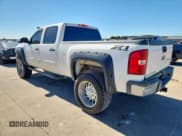 ✅ 2007 Chevrolet Silverado 2500HD 1LT • VIN: 1GCHC23K07F557176 • Lot: 90481755. Wystawiony na Copart z przebiegiem Nie podano. Bezpłatny archiwum sprzedaży aukcyjnych z USA i szczegółowy raport historii pojazdu na DreamBid. Zdjęcie 2.