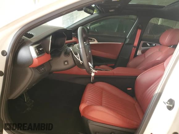 ✅ 2023 Genesis G70 2.0T • VIN: KMTG34TA3PU108294 • Lot: 92388865. Wystawiony na Copart z przebiegiem 75 472 mil. Bezpłatny archiwum sprzedaży aukcyjnych z USA i szczegółowy raport historii pojazdu na DreamBid. Zdjęcie 7.