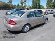 ✅ 2002 Mercedes-Benz C 230/260/280/320 • VIN: WDBRF61J62E006535 • Lot: 42662086. Wystawiony na IAAI z przebiegiem 166 139 mil. Bezpłatny archiwum sprzedaży aukcyjnych z USA i szczegółowy raport historii pojazdu na DreamBid. Zdjęcie 4.