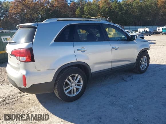 ✅ 2014 Kia Sorento LX • VIN: 5XYKT4A61EG537536 • Lot: 90756825. Listed on Copart with 153,189 mi. Free auction sales archive from the USA and detailed vehicle history report at DreamBid. Image 3.