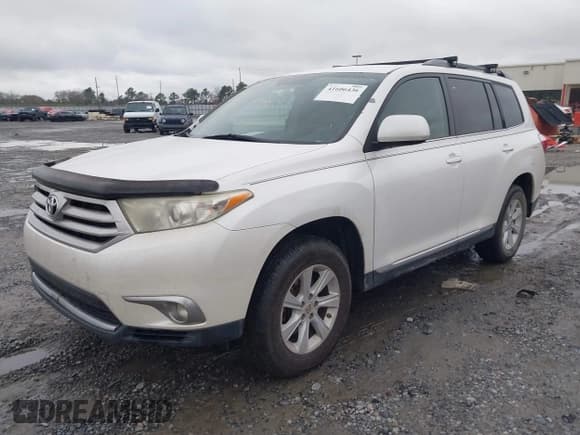 ✅ 2013 Toyota Highlander • VIN: 5TDZA3EH2DS035257 • Lot: 41606436. Listed on IAAI with 208,721 mi. Free auction sales archive from the USA and detailed vehicle history report at DreamBid. Image 2.