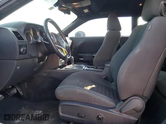 ✅ 2012 Dodge Challenger SXT • VIN: 2C3CDYAG2CH171381 • Lot: 46988215. Wystawiony na Copart z przebiegiem 139 952 mil. Bezpłatny archiwum sprzedaży aukcyjnych z USA i szczegółowy raport historii pojazdu na DreamBid. Zdjęcie 7.