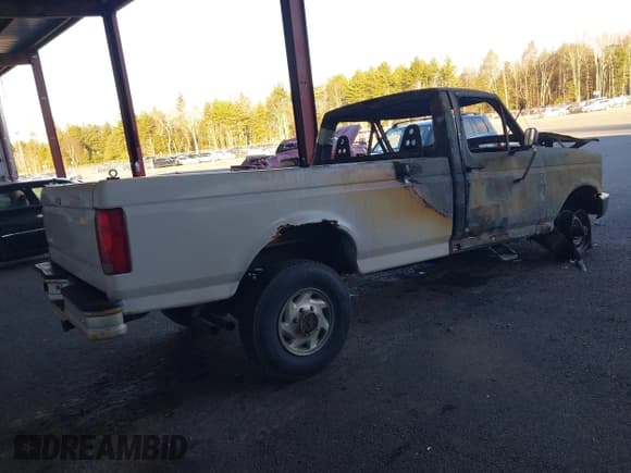 ✅ 1997 Ford F-250 • VIN: 3FTHF26H0VMA66451 • Лот: 43800991. Опубликован ранее на IAAI с пробегом 137 227 миль. Бесплатный доступ к архиву аукционных продаж из США и подробный отчёт об истории автомобиля на DreamBid. Изображение 4.