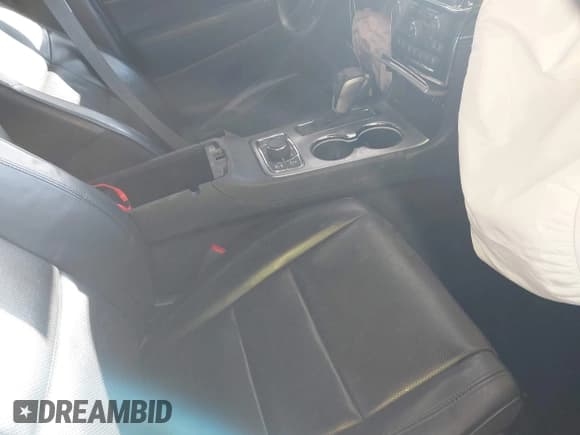 ✅ 2020 Jeep Grand Cherokee Overland • VIN: 1C4RJFCG4LC158425 • Lot: 41386418. Listed on IAAI with 86,012 mi. Free auction sales archive from the USA and detailed vehicle history report at DreamBid. Image 5.