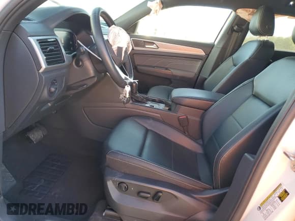 ✅ 2023 Volkswagen Atlas SE • VIN: 1V2JE2CA0PC210739 • Lot: 84002824. Wystawiony na Copart z przebiegiem 55 351 mil. Bezpłatny archiwum sprzedaży aukcyjnych z USA i szczegółowy raport historii pojazdu na DreamBid. Zdjęcie 7.