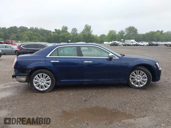 ✅ 2014 Chrysler 300 C • VIN: 2C3CCAKG8EH163460 • Лот: 42880679. Опубликован ранее на IAAI с пробегом 71 942 миль. Бесплатный доступ к архиву аукционных продаж из США и подробный отчёт об истории автомобиля на DreamBid. Изображение 13.