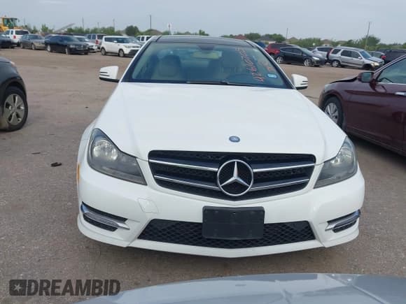 ✅ 2015 Mercedes-Benz C 250 • VIN: WDDGJ4HB9FG370183 • Lot: 42670705. Wystawiony na IAAI z przebiegiem 127 582 mil. Bezpłatny archiwum sprzedaży aukcyjnych z USA i szczegółowy raport historii pojazdu na DreamBid. Zdjęcie 12.