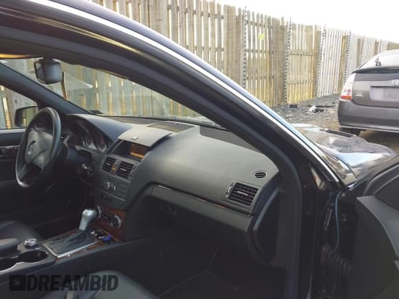 ✅ 2011 Mercedes-Benz C 300 Sport • VIN: WDDGF8BB2BR175994 • Lot: 43900239. Listed on IAAI with 107,462 mi. Free auction sales archive from the USA and detailed vehicle history report at DreamBid. Image 5.