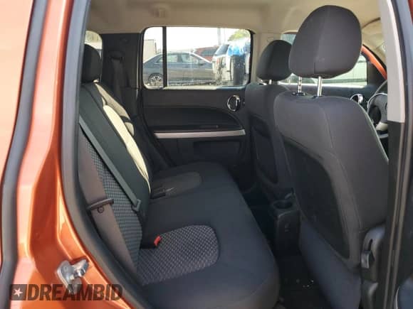 2008 Chevrolet HHR LS z VIN 3GNDA33D48S577172, wystawiony jako Copart lot #77757844 z przebiegiem Nie podano mil oraz Nie do naprawy • Non repairable. Historia ofert i sprzedaży dostępna na DreamBid. Obrazek 11.