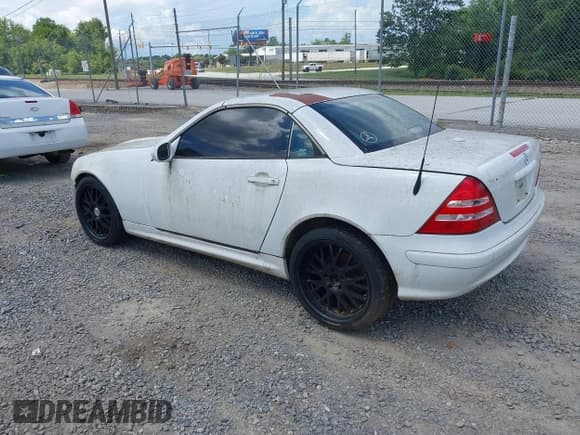 ✅ 2001 Mercedes-Benz SLK 230/320 • VIN: WDBKK65F51F222565 • Лот: 42785056. Опубликован ранее на IAAI с пробегом Не указан. Бесплатный доступ к архиву аукционных продаж из США и подробный отчёт об истории автомобиля на DreamBid. Изображение 3.