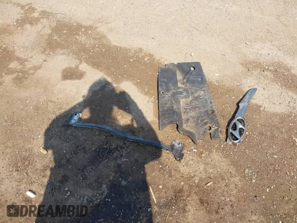 2013 Hyundai Sonata SE with VIN 5NPEC4AB5DH531028, listed as a IAAI auction lot 43247043 with 188,338 mi miles and . Bid and sale history available at DreamBid. Image 12.