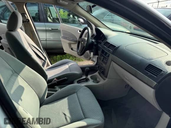 2008 Chevrolet Cobalt LS z VIN 1G1AK58F087285248, wystawiony jako Copart lot #60520705 z przebiegiem 62 554 mil mil oraz Czysty tytuł • Clean title. Historia ofert i sprzedaży dostępna na DreamBid. Obrazek 5.