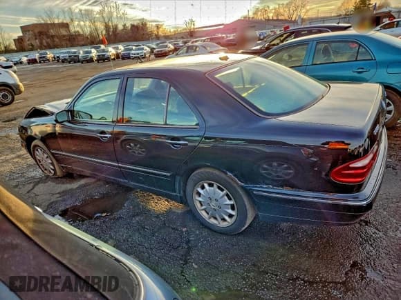 ✅ 2001 Mercedes-Benz E 320/430 4 Matic • VIN: WDBJF82J21X045584 • Lot: 93833835. Listed on Copart with 187,141 mi. Free auction sales archive from the USA and detailed vehicle history report at DreamBid. Image 2.