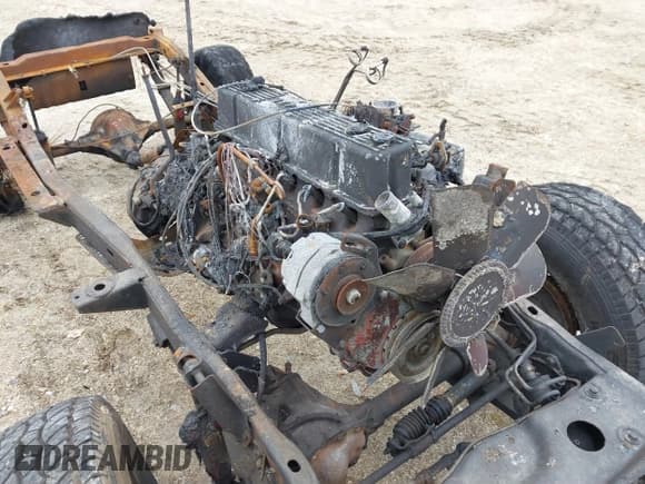 ✅ 1985 Jeep CJ • VIN: 1JCCM87E8FT023047 • Lot: 41676433. Wystawiony na IAAI z przebiegiem 114 000 mil. Bezpłatny archiwum sprzedaży aukcyjnych z USA i szczegółowy raport historii pojazdu na DreamBid. Zdjęcie 10.