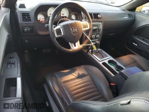 ✅ 2012 Dodge Challenger R/T Plus • VIN: 2C3CDYBT9CH253734 • Lot: 90611465. Wystawiony na Copart z przebiegiem 60 669 mil. Bezpłatny archiwum sprzedaży aukcyjnych z USA i szczegółowy raport historii pojazdu na DreamBid. Zdjęcie 8.