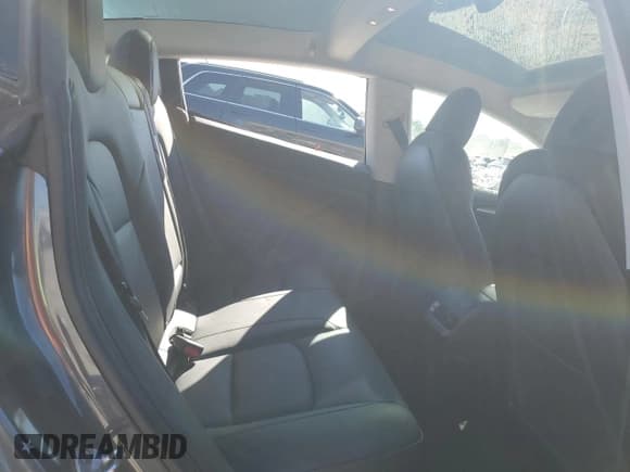 ✅ 2023 Tesla Model 3 • VIN: 5YJ3E1EA1PF404426 • Lot: 82301165. Wystawiony na Copart z przebiegiem 28 295 mil. Bezpłatny archiwum sprzedaży aukcyjnych z USA i szczegółowy raport historii pojazdu na DreamBid. Zdjęcie 10.