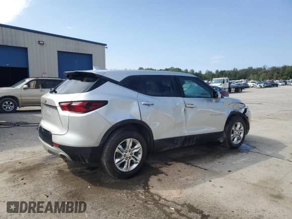 ✅ 2021 Chevrolet Blazer LT • VIN: 3GNKBHRS7MS571755 • Lot: 70458564. Wystawiony na Copart z przebiegiem 51 267 mil mil. Skorzystaj z bezpłatnego archiwum sprzedaży aukcyjnych z USA i zobacz szczegółowy raport historii pojazdu na DreamBid. Zdjęcie 3.