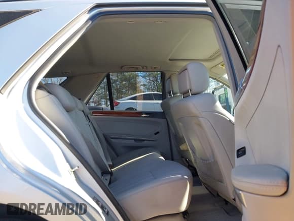 ✅ 2006 Mercedes-Benz M 350 • VIN: 4JGBB86E26A073938 • Lot: 43693641. Listed on IAAI with 197,917 mi. Free auction sales archive from the USA and detailed vehicle history report at DreamBid. Image 8.