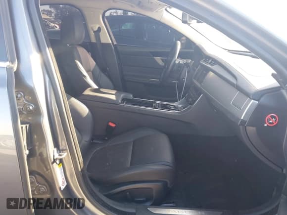 ✅ 2017 Jaguar XF 20d Premium • VIN: SAJBD4BN7HCY43301 • Lot: 41681335. Wystawiony na IAAI z przebiegiem 63 965 mil. Bezpłatny archiwum sprzedaży aukcyjnych z USA i szczegółowy raport historii pojazdu na DreamBid. Zdjęcie 5.