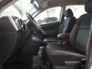 ✅ 2006 Toyota Matrix XR • VIN: 2T1KR32E66C605731 • Лот: 90784405. Опубликован ранее на Copart с пробегом 250 377 миль. Бесплатный доступ к архиву аукционных продаж из США и подробный отчёт об истории автомобиля на DreamBid. Изображение 7.