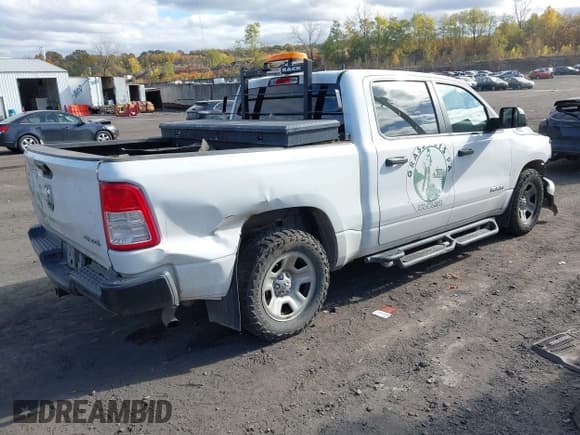 ✅ 2019 Ram 1500 Tradesman • VIN: 1C6SRFGT2KN530730 • Lot: 43575964. Wystawiony na IAAI z przebiegiem 222 876 mil. Bezpłatny archiwum sprzedaży aukcyjnych z USA i szczegółowy raport historii pojazdu na DreamBid. Zdjęcie 4.