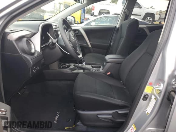 ✅ 2017 Toyota RAV4 LE • VIN: 2T3ZFREV4HW342945 • Лот: 85431185. Опубликован ранее на Copart с пробегом 104 769 миль. Бесплатный доступ к архиву аукционных продаж из США и подробный отчёт об истории автомобиля на DreamBid. Изображение 7.