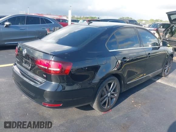 ✅ 2018 Volkswagen Jetta SEL • VIN: 3VWL17AJ0JM214427 • Lot: 42340498. Listed on IAAI with 63,940 mi. Free auction sales archive from the USA and detailed vehicle history report at DreamBid. Image 4.