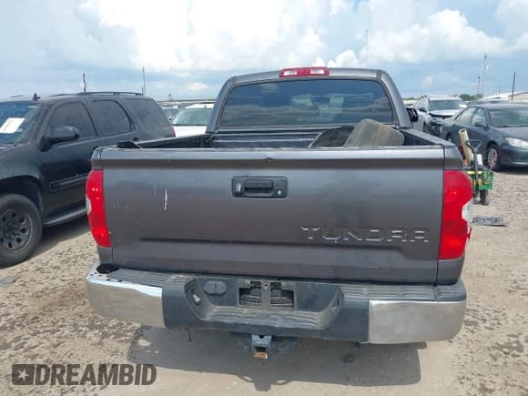✅ 2017 Toyota Tundra SR5 • VIN: 5TFEW5F11HX216606 • Lot: 42962329. Wystawiony na IAAI z przebiegiem 100 503 mil. Bezpłatny archiwum sprzedaży aukcyjnych z USA i szczegółowy raport historii pojazdu na DreamBid. Zdjęcie 16.