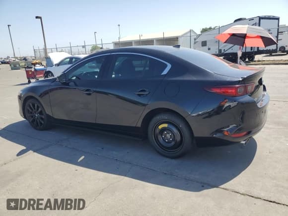 ✅ 2023 Mazda 3 Premium Plus • VIN: 3MZBPBEY6PM382411 • Lot: 62423905. Wystawiony na Copart z przebiegiem 40 592 mil. Bezpłatny archiwum sprzedaży aukcyjnych z USA i szczegółowy raport historii pojazdu na DreamBid. Zdjęcie 2.