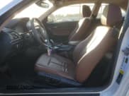 ✅ 2015 BMW 2 Series 228i • VIN: WBA1F9C51FVW98724 • Lot: 48041775. Wystawiony na Copart z przebiegiem 64 146 mil. Bezpłatny archiwum sprzedaży aukcyjnych z USA i szczegółowy raport historii pojazdu na DreamBid. Zdjęcie 7.