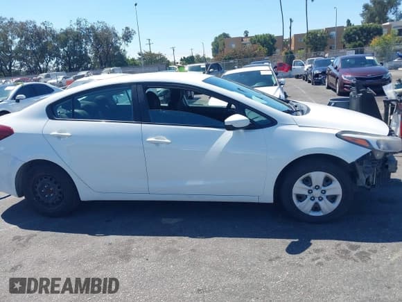 ✅ 2017 Kia Forte LX • VIN: 3KPFK4A79HE077038 • Lot: 43132045. Wystawiony na IAAI z przebiegiem 141 338 mil. Bezpłatny archiwum sprzedaży aukcyjnych z USA i szczegółowy raport historii pojazdu na DreamBid. Zdjęcie 13.