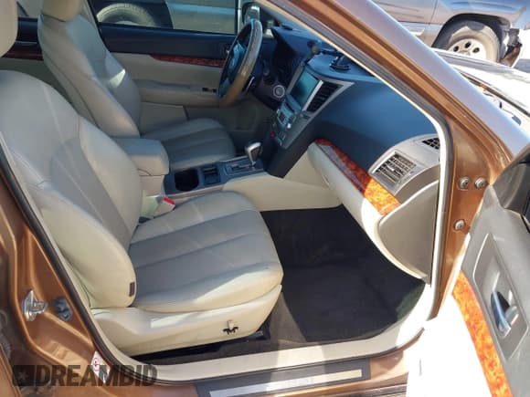 ✅ 2011 Subaru Legacy Limited Power Moon • VIN: 4S3BMCL61B3264425 • Lot: 42494483. Listed on IAAI with 186,546 mi. Free auction sales archive from the USA and detailed vehicle history report at DreamBid. Image 5.