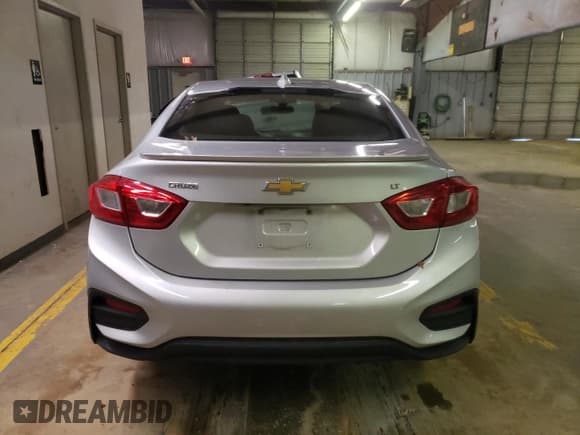✅ 2017 Chevrolet Cruze LT • VIN: 1G1BE5SM8H7114301 • Lot: 70694582. Listed on Copart with 104,135 mi. Free auction sales archive from the USA and detailed vehicle history report at DreamBid. Image 6.