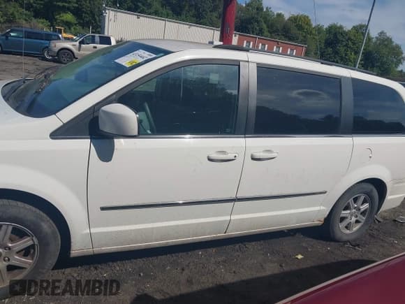 ✅ 2010 Chrysler Town & Country Touring • VIN: 2A4RR5D1XAR337192 • Лот: 43154482. Опубликован ранее на IAAI с пробегом 195 086 миль. Бесплатный доступ к архиву аукционных продаж из США и подробный отчёт об истории автомобиля на DreamBid. Изображение 14.