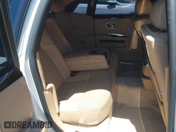 ✅ 2011 Rolls-Royce Ghost • VIN: SCA664S53BUX50116 • Lot: 42842084. Wystawiony na IAAI z przebiegiem 108 467 mil. Bezpłatny archiwum sprzedaży aukcyjnych z USA i szczegółowy raport historii pojazdu na DreamBid. Zdjęcie 8.