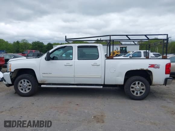 ✅ 2014 Chevrolet Silverado 2500HD LT • VIN: 1GC1KXC8XEF177264 • Lot: 42317345. Listed on IAAI with 126,474 mi. Free auction sales archive from the USA and detailed vehicle history report at DreamBid. Image 14.