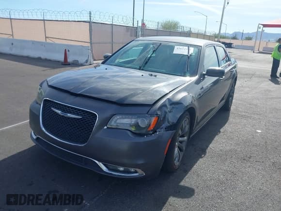 ✅ 2014 Chrysler 300 S • VIN: 2C3CCABG3EH273168 • Лот: 43624958. Опубликован ранее на IAAI с пробегом 143 277 миль. Бесплатный доступ к архиву аукционных продаж из США и подробный отчёт об истории автомобиля на DreamBid. Изображение 17.