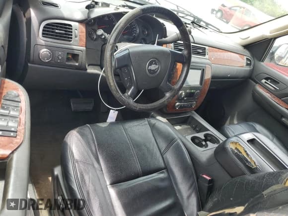 ✅ 2007 Chevrolet Suburban LTZ • VIN: 3GNFC16J07G292396 • Lot: 63480495. Listed on Copart with 290,790 mi. Free auction sales archive from the USA and detailed vehicle history report at DreamBid. Image 8.