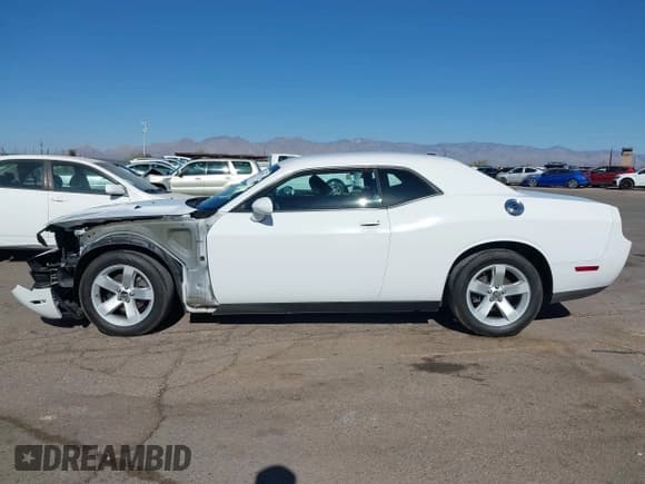 ✅ 2013 Dodge Challenger SXT • VIN: 2C3CDYAGXDH530476 • Lot: 41305751. Wystawiony na IAAI z przebiegiem Nie podano. Bezpłatny archiwum sprzedaży aukcyjnych z USA i szczegółowy raport historii pojazdu na DreamBid. Zdjęcie 15.