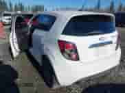 ✅ 2013 Chevrolet Sonic RS • VIN: 1G1JG6SB1D4234804 • Lot: 41430485. Wystawiony na IAAI z przebiegiem 68 027 mil mil. Skorzystaj z bezpłatnego archiwum sprzedaży aukcyjnych z USA i zobacz szczegółowy raport historii pojazdu na DreamBid. Zdjęcie 3.