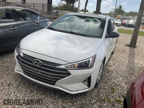 ✅ 2019 Hyundai Elantra SE • VIN: 5NPD74LF2KH451103 • Lot: 65842045. Wystawiony na Copart z przebiegiem Nie podano. Bezpłatny archiwum sprzedaży aukcyjnych z USA i szczegółowy raport historii pojazdu na DreamBid. Zdjęcie 1.