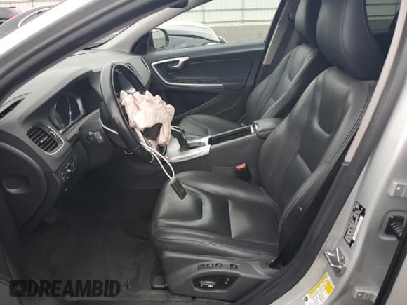 ✅ 2018 Volvo V60 • VIN: YV440MWK1J2053598 • Lot: 69425255. Wystawiony na Copart z przebiegiem 58 366 mil. Bezpłatny archiwum sprzedaży aukcyjnych z USA i szczegółowy raport historii pojazdu na DreamBid. Zdjęcie 7.