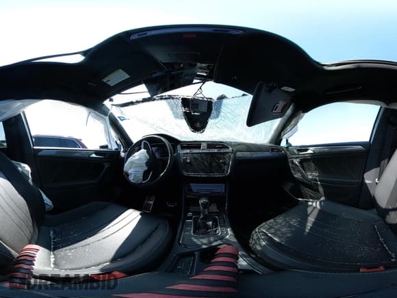 ✅ 2023 Volkswagen Tiguan SE R-Line Black • VIN: 3VVCB7AX0PM062647 • Lot: 43512995. Wystawiony na IAAI z przebiegiem 34 220 mil. Bezpłatny archiwum sprzedaży aukcyjnych z USA i szczegółowy raport historii pojazdu na DreamBid. Zdjęcie 19.