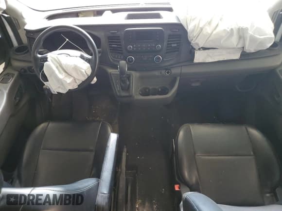 ✅ 2020 Ford Transit Cargo • VIN: 1FTBR1C82LKB03774 • Lot: 68892095. Wystawiony na Copart z przebiegiem 104 955 mil. Bezpłatny archiwum sprzedaży aukcyjnych z USA i szczegółowy raport historii pojazdu na DreamBid. Zdjęcie 8.